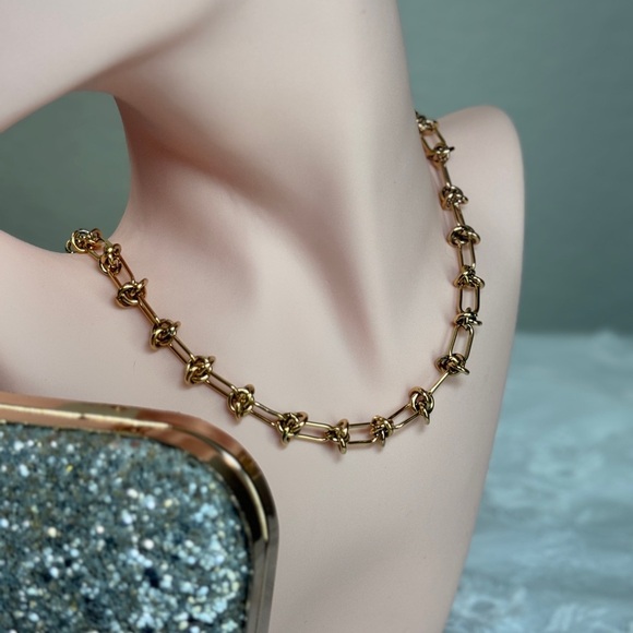 Elegant Gold Chain Necklace - Picture 5 of 5